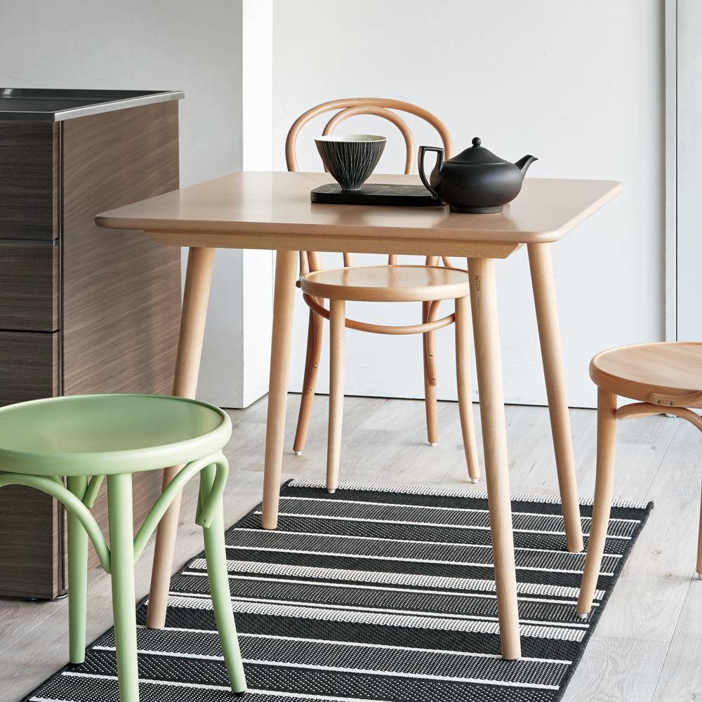 ウィンザーダイニングテーブル 正方形 幅80cm×80cm［チェコ・TON社