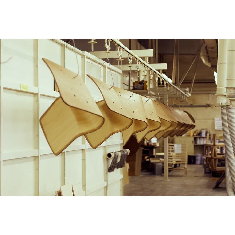 バタフライスツール［天童木工・てんどうもっこう／デザイン：柳宗理