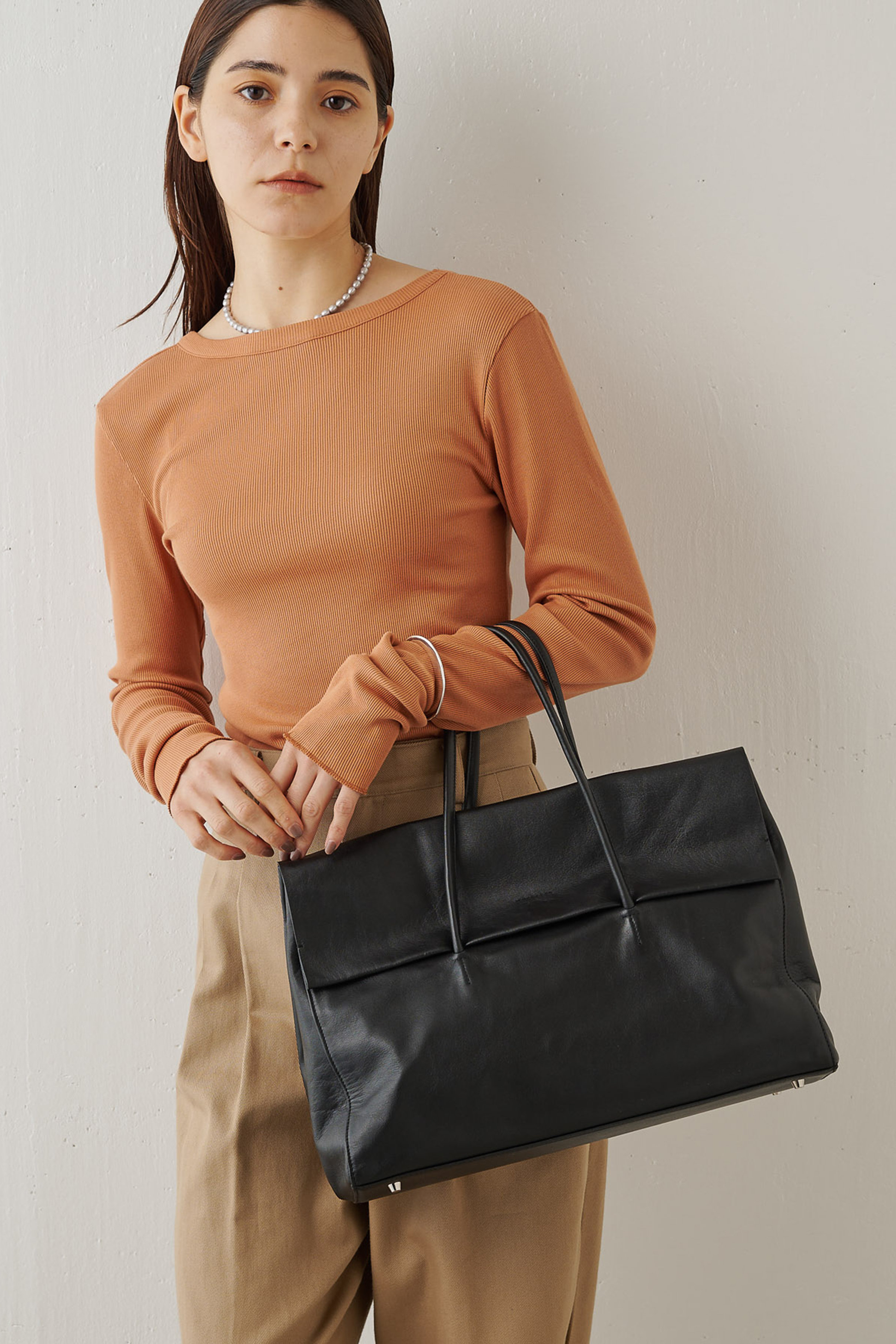 Whim Gazette(ウィム ガゼット)｜【Hoaw.】フラップボストンバッグ