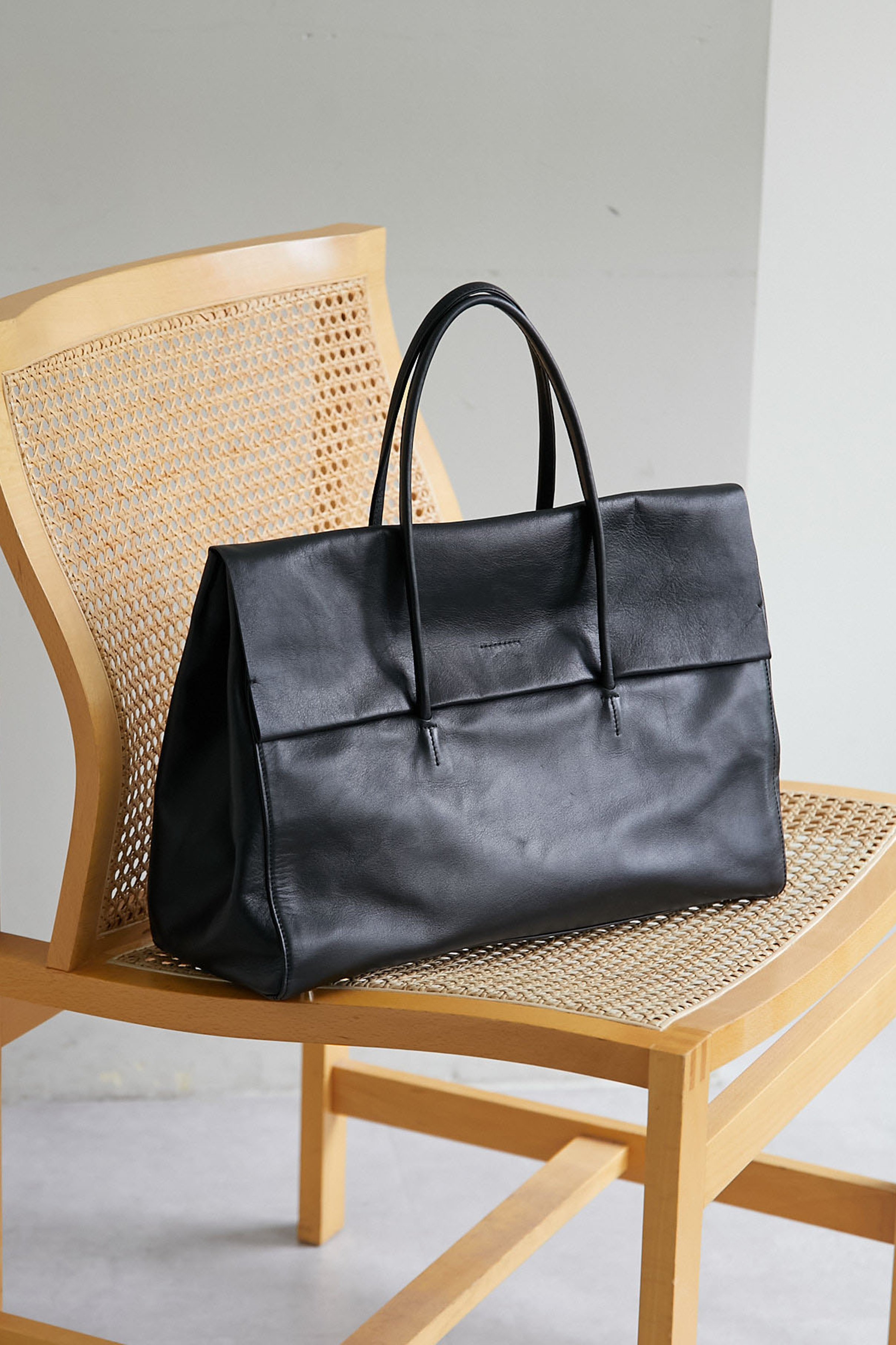 Whim Gazette(ウィム ガゼット)｜【Hoaw.】フラップボストンバッグ