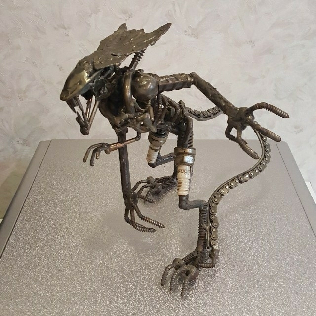 廃材アート】エイリアン 海外製作 ネジ ボルト チェーンなど の通販 by