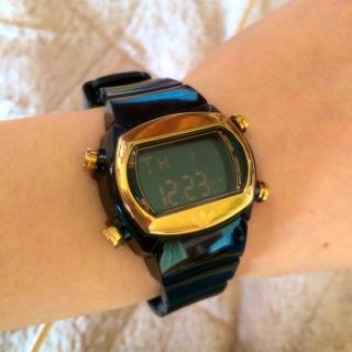 adidas（腕時計(デジタル) ・ ゴールド/金色系）のフリマアイテム一覧
