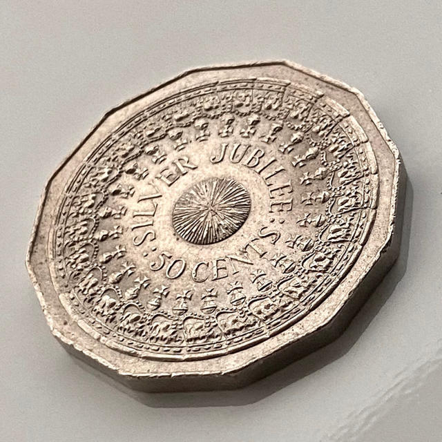 オーストラリア 1977 エリザベス女王 即位25周年 記念硬貨 6352の通販