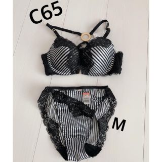 aimer feel（ブラ&ショーツセット）のフリマアイテム一覧