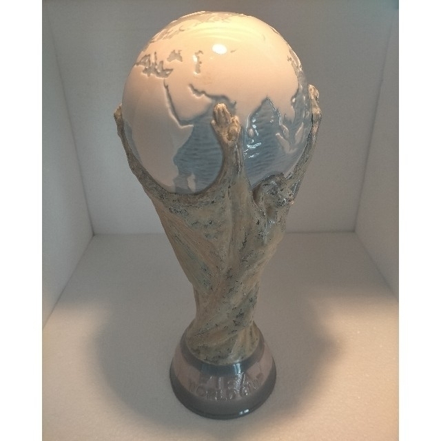 リヤドロ lladro FIFA ワールドカップ トロフィー 原寸大サッカー