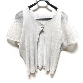 PLEATS PLEASE ISSEY MIYAKE（ポンチョ）のフリマアイテム一覧