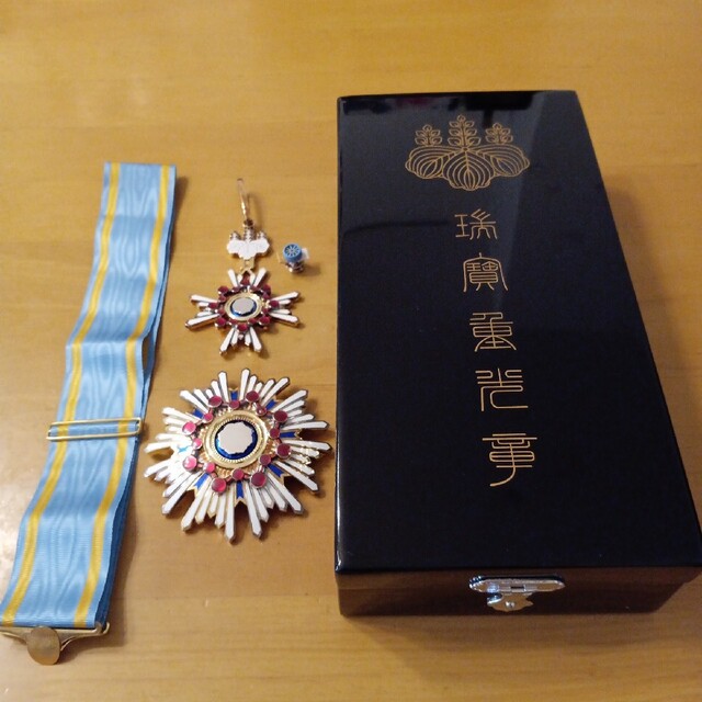 激レア 美品】現行 瑞宝重光章 制度改正後新型 勲二等瑞宝章 本物保証