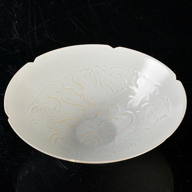 中国 定窯 白磁 陽刻 花文 輪花鉢 C R5502