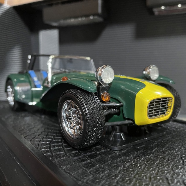 絶版未展示品 京商 1/18 ケータハム スーパーセブン イエローラインの