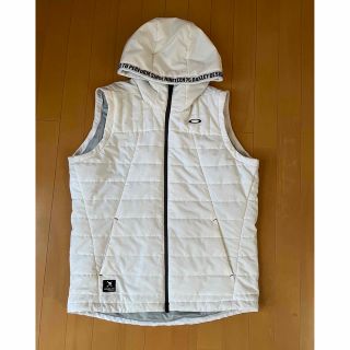 Oakley（ダウンベスト）のフリマアイテム一覧