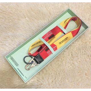 Off-White（イエロー/黄色系）のフリマアイテム一覧