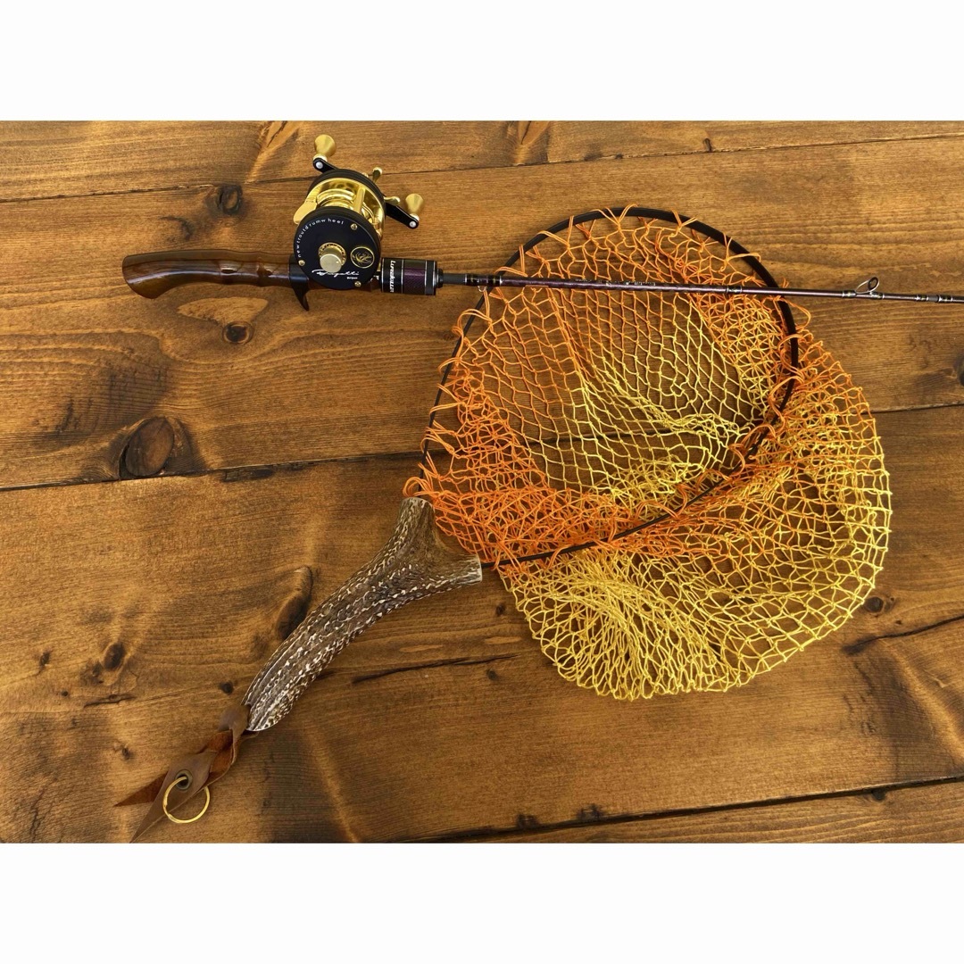 新品未使用 トラウト ベイトリール 丸型 リール ブラック×ゴールド