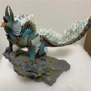 2394891055.jpg?1740709765