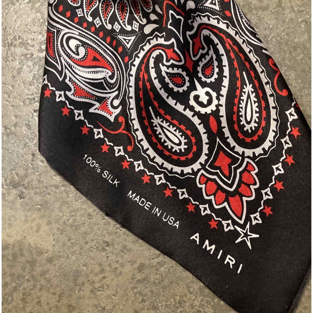 AMIRI バンダナ キーチェーン 黒のペイズリー柄 バンダナ アミリ AMIRI