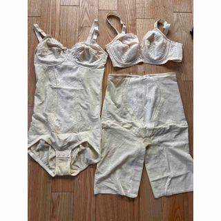 シャンデール補正下着 ボディスーツ イエロー 新品未使用の通販 by