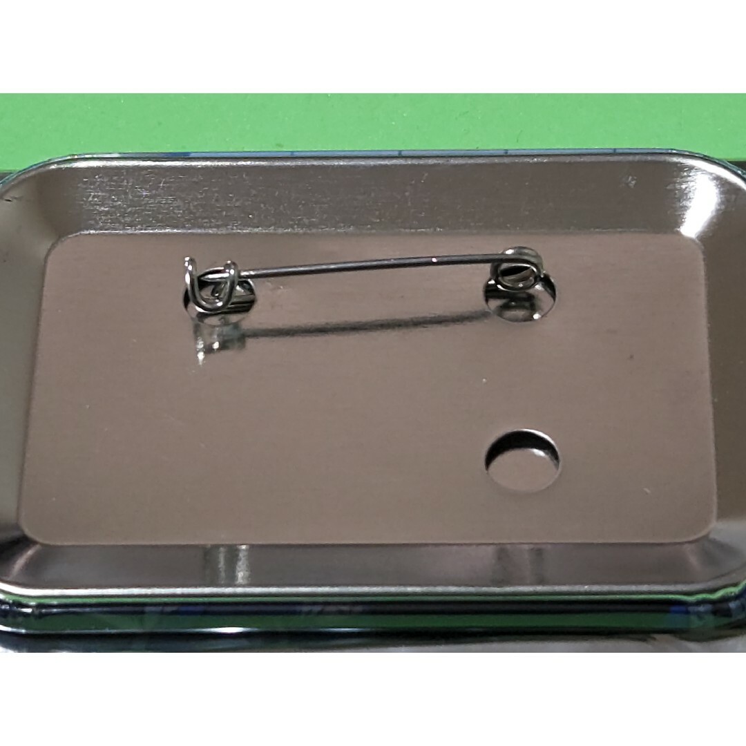 希少】ユーリ!!! on ICE MIZUNO オンライン ミズノ 缶バッジ