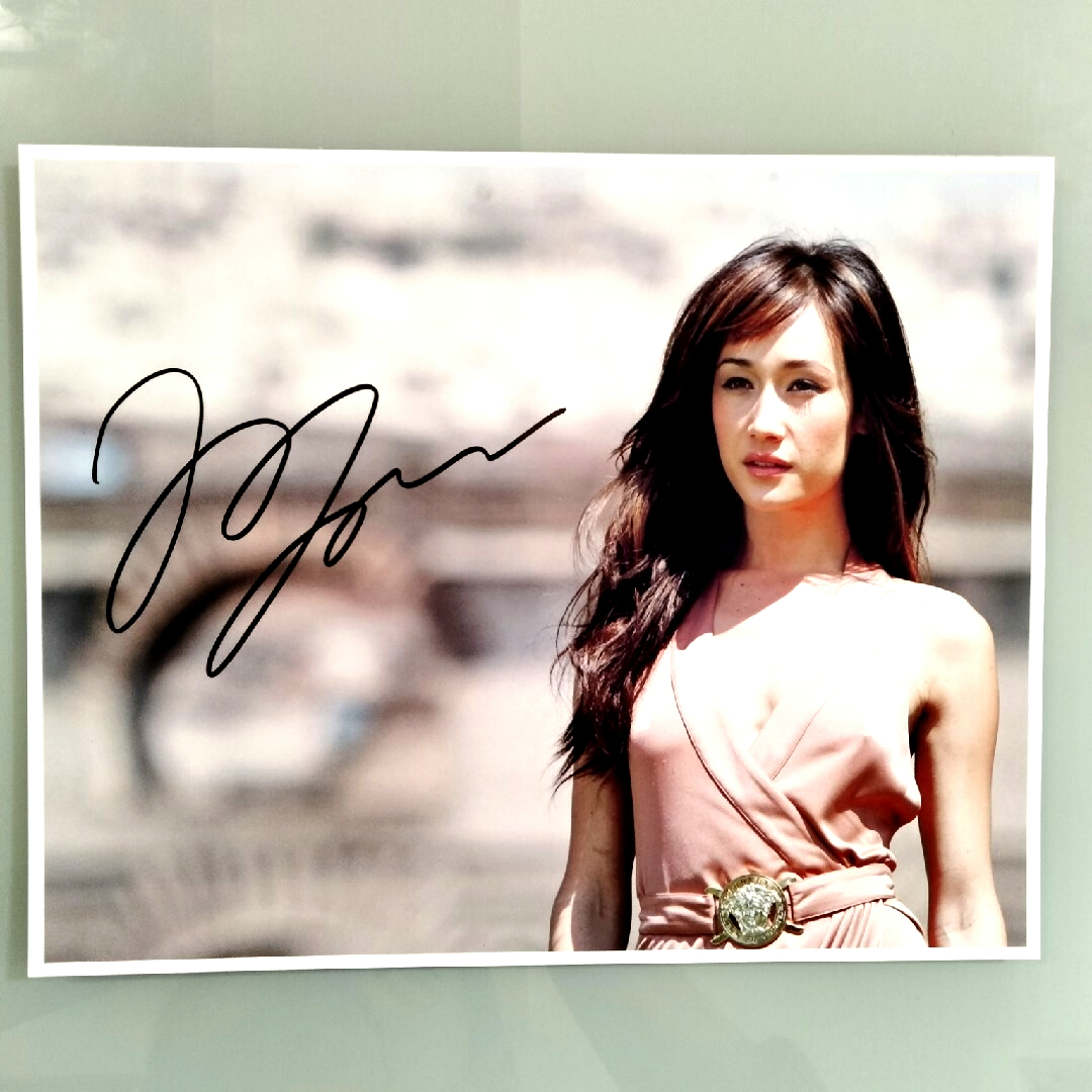 マギー・Q直筆サイン入り超 特大写真…サバイバー/宿命の大統領…Maggie