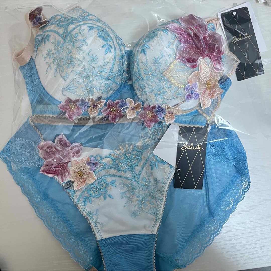 サルート F70 ブラ ソング ワコール 75 サルート F70 ブラ ソング