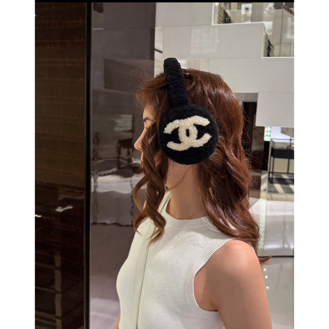 CHANEL - 値下げ！新品未使用 シャネル イヤーマフ 黒白 CCロゴ 25B