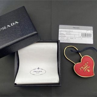 PRADA（レッド/赤色系）のフリマアイテム一覧