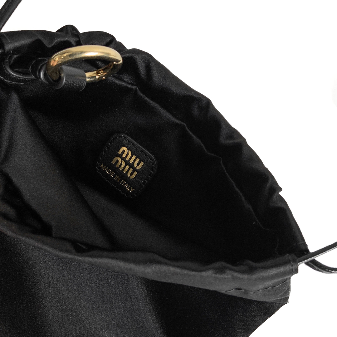 MIU MIU - 新品 miumiu ミュウミュウ ダッチェス ポーチ ブラック 巾着