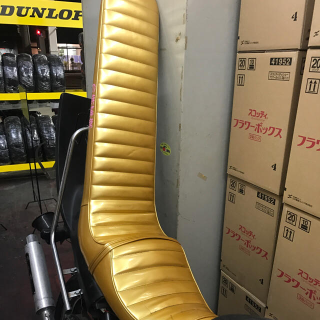 ジェイド 三段シート 金色の通販 by tarezoo｜ラクマ