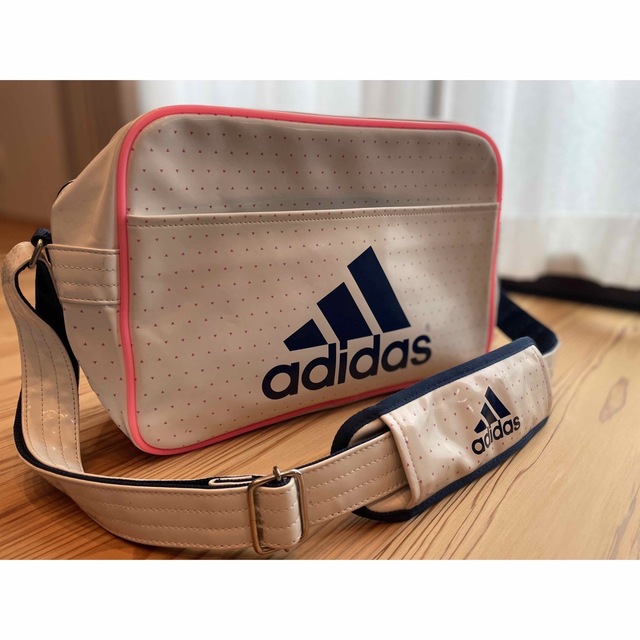adidas - アディダス エナメルバッグ 白×ピンクの通販 by