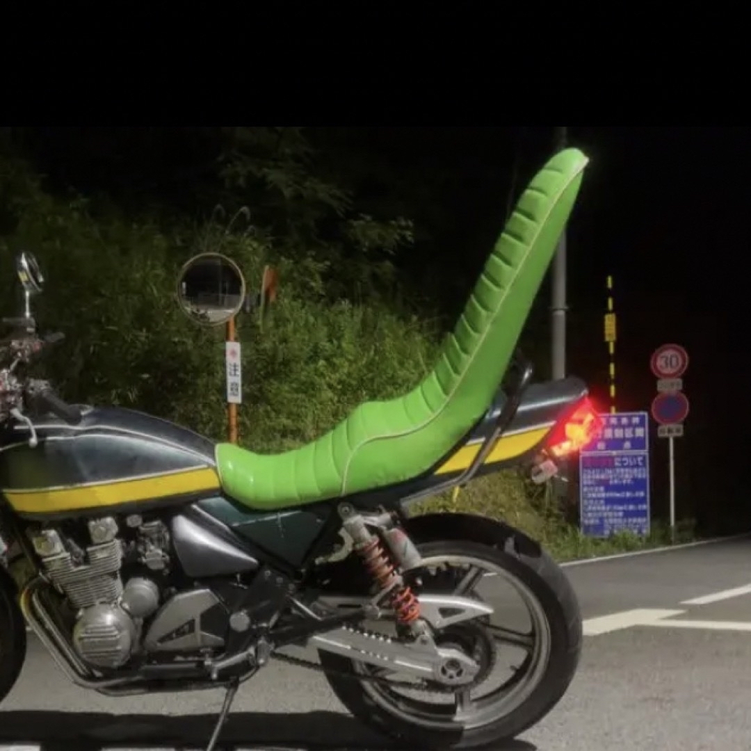ゼファー400 三段シート 黄緑の通販 by xjr250rr's shop｜ラクマ