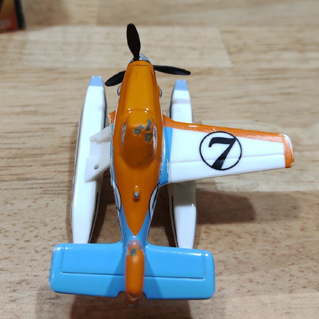タカラトミー プレーンズ トミカ p-15 ダスティ 水上飛行機タイプの