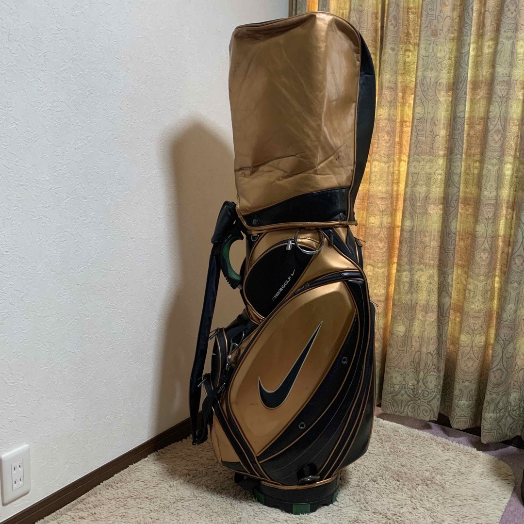 NIKE - 迫力ある3点式GOLDエナメルキャディバッグ‼️NIKE GOLFの通販