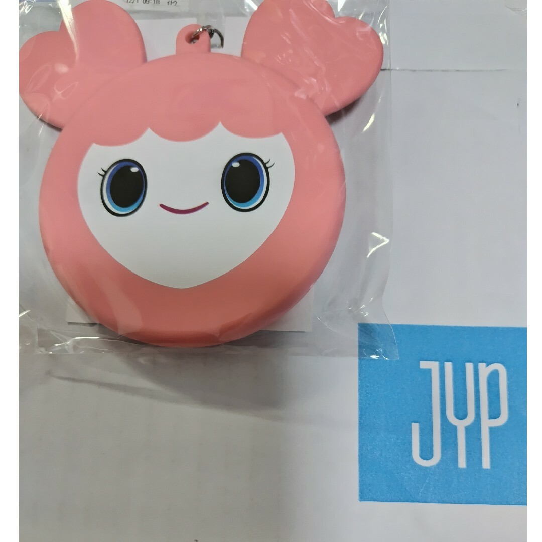 TWICE - TWICE MISAMO モモ モブリー 缶バッチキーホルダーの通販 by