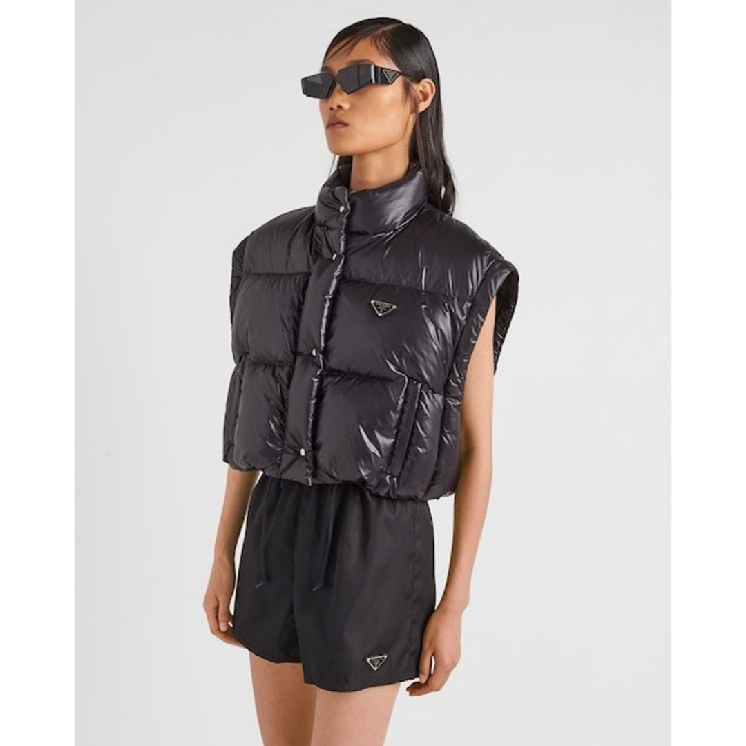 PRADA - セールPRADA 国内完売 Re Nylon クロップドダウンジャケットの