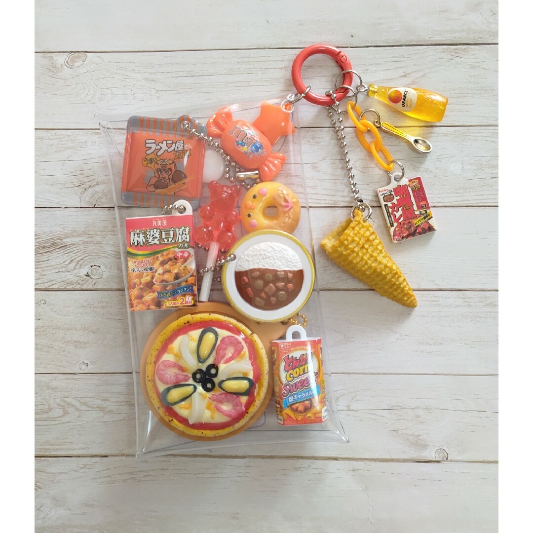 ガチャ詰めポーチ オレンジ系 橙色の通販 by 3sary's shop｜ラクマ