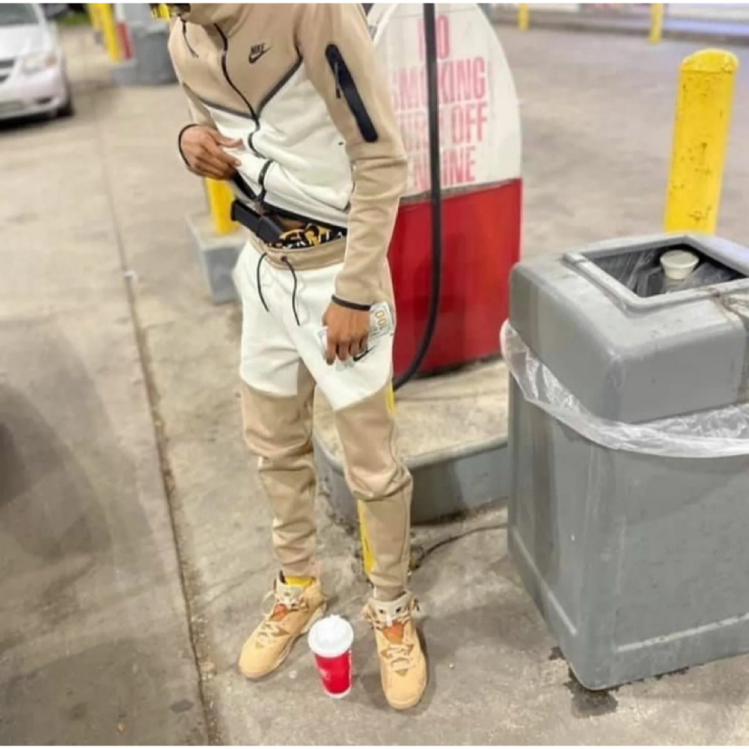 NIKE - NIKE 海外限定激レア TECH FLEECE テックフリース 限定色の通販