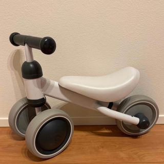 SCOOT AND RIDE ピーチ 三輪車 ヘルメット付 極美品の通販 by カケル's