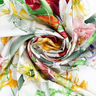 グッチ スカーフのフリマアイテム一覧 【未使用級】GUCCIグッチ 花柄