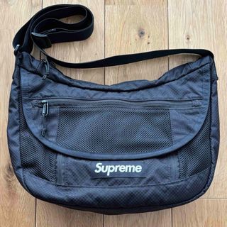 Supreme（メッセンジャーバッグ）のフリマアイテム一覧