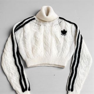 GUCCI - GUCCI風 猫柄 ニット トップスの通販 by 【プロフィール必読