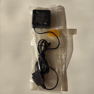 au - au かんたん携帯 KYF41スピーカー付き卓上ホルダ とAC アダプター