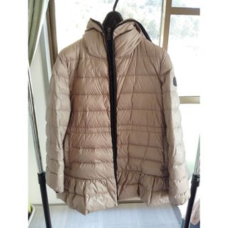 MONCLER（ダウンジャケット ・ ベージュ系）のフリマアイテム一覧