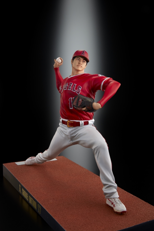 大谷翔平選手プレミアムフィギュア「投」「打」2体セット【@Loppi・HMV