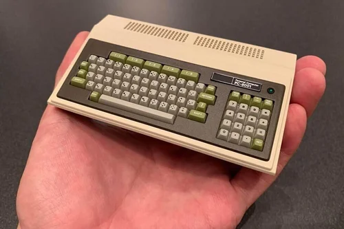 伝説の名機「PC-8001」が手の平サイズで復活。40年前のNEC製パソコン
