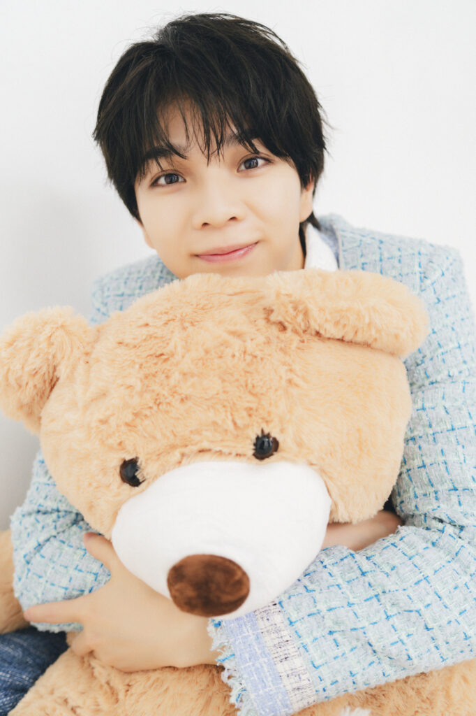 M!LK】ぬいぐるみとの撮影は「ちょっと照れくさかったです（笑）」 - JJ