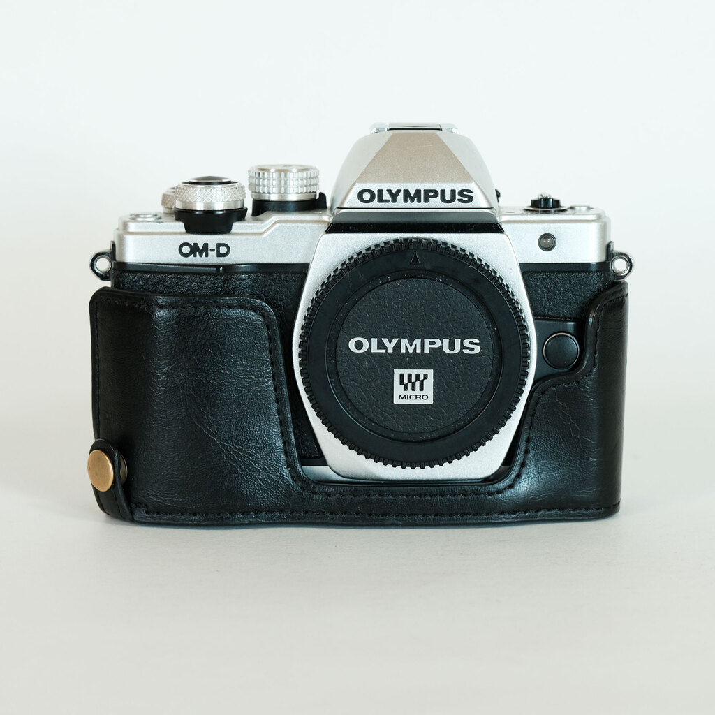 OLYMPUS OM-D E-M10 Mark IIの出品 | ONE SCENE（ワンシーン）