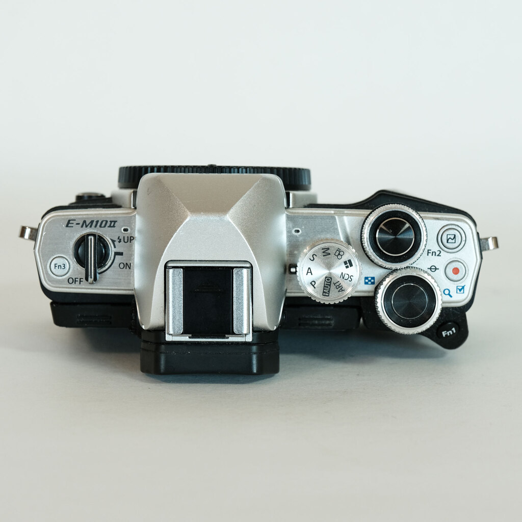 OLYMPUS OM-D E-M10 Mark IIの出品 | ONE SCENE（ワンシーン）