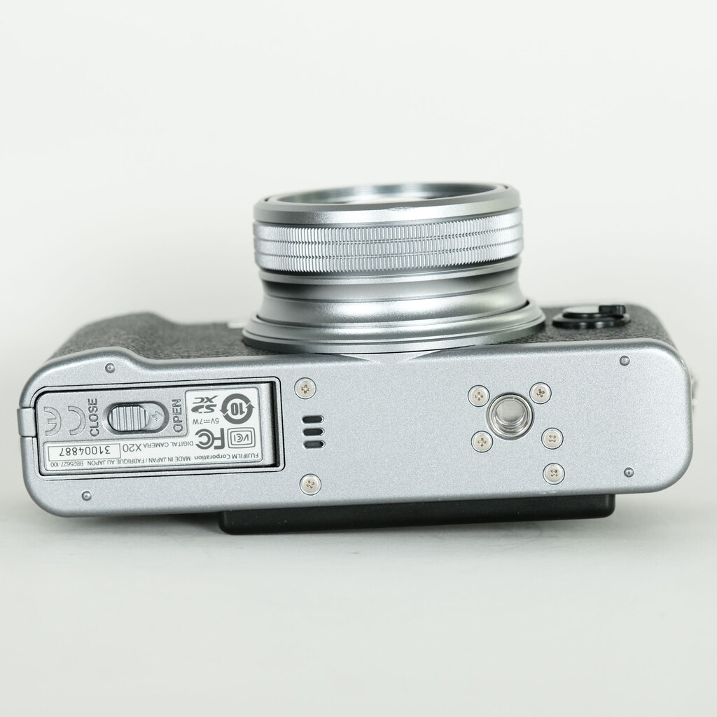 FUJIFILM X20 シルバーの出品 | ONE SCENE（ワンシーン）