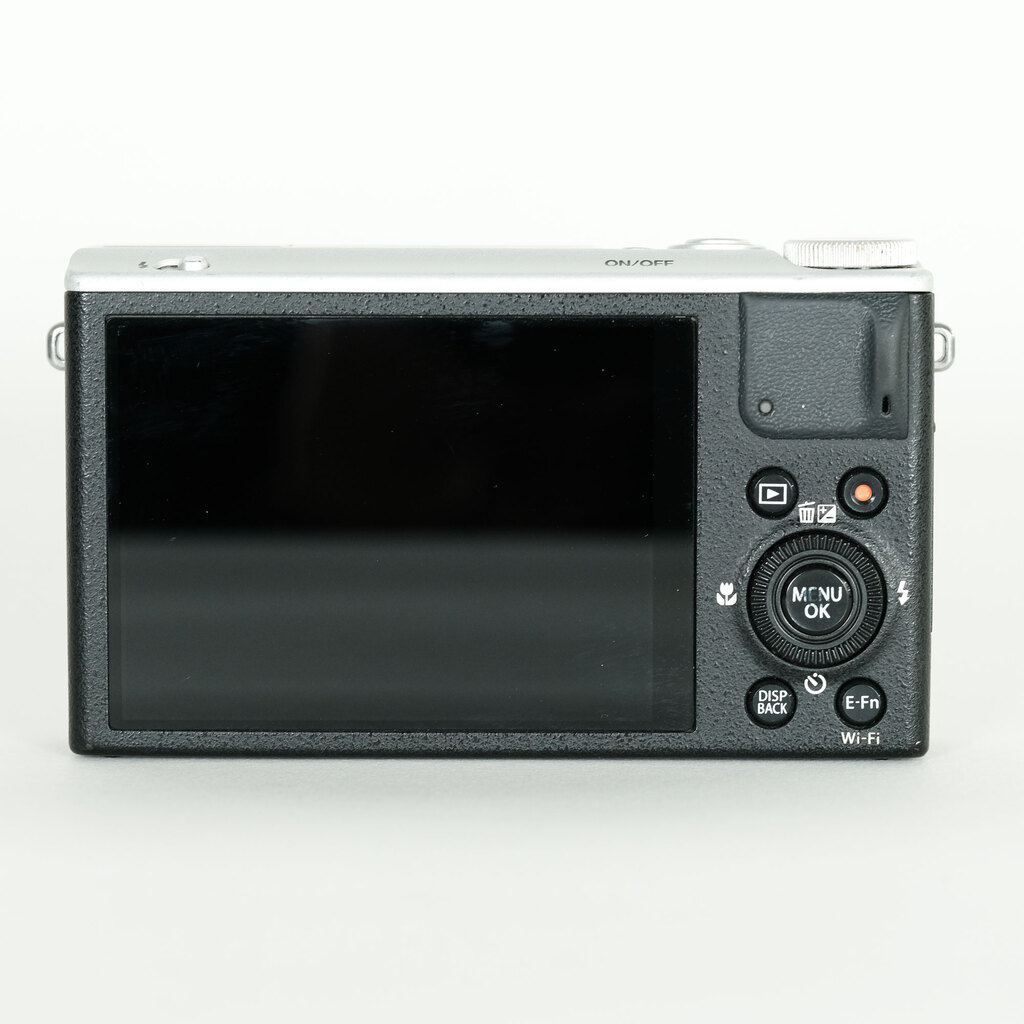FUJIFILM XQ2 シルバーの出品 | ONE SCENE（ワンシーン）