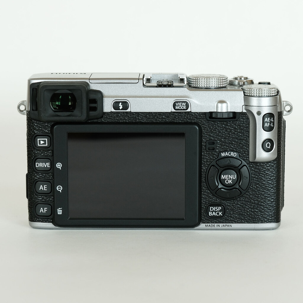 FUJIFILM X-E1 シルバーの出品 | ONE SCENE（ワンシーン）