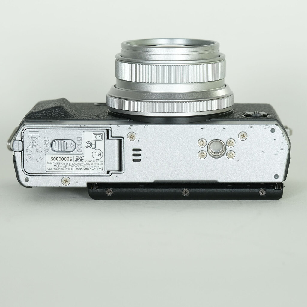 FUJIFILM X30 シルバーの出品 | ONE SCENE（ワンシーン）
