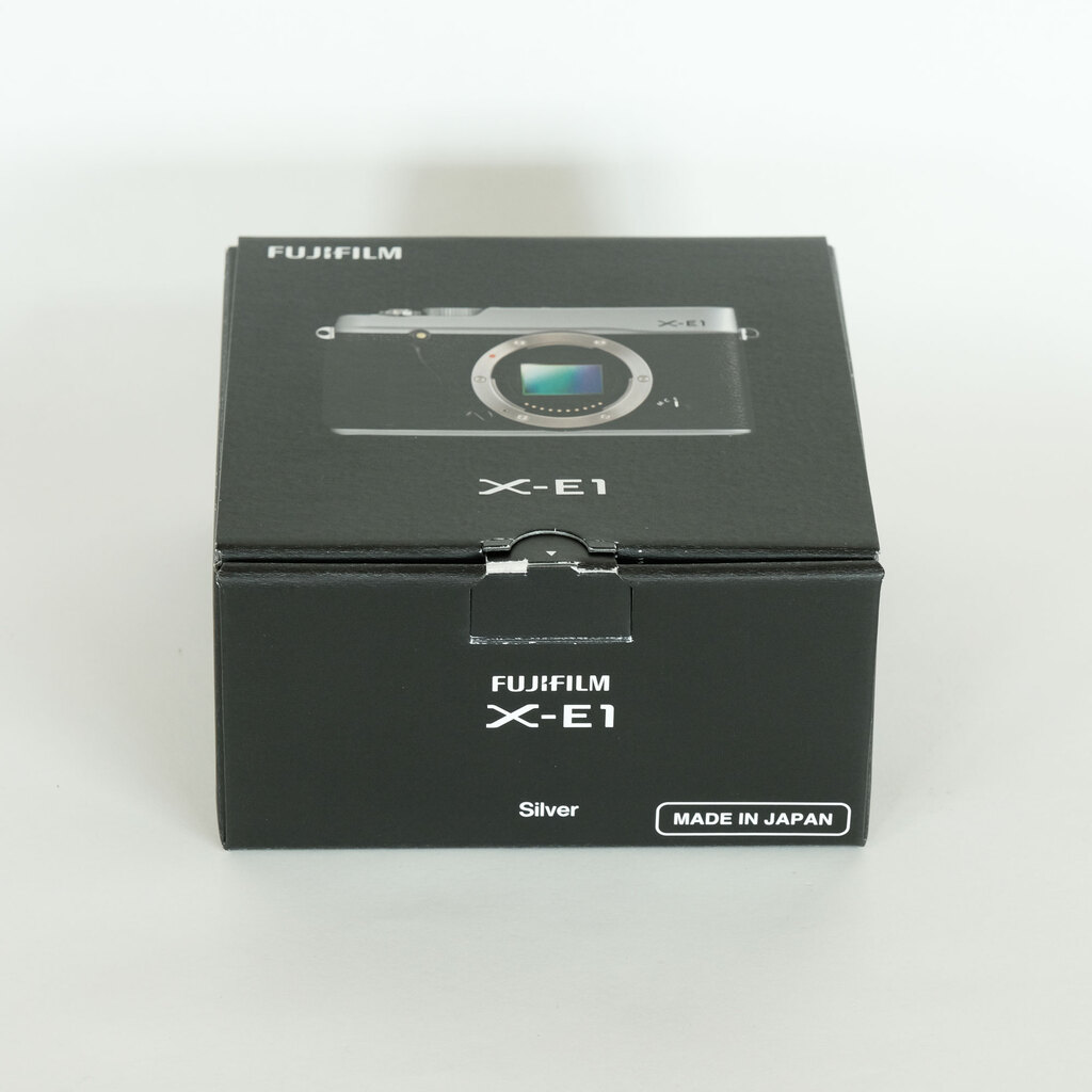 FUJIFILM X-E1 シルバーの出品 | ONE SCENE（ワンシーン）